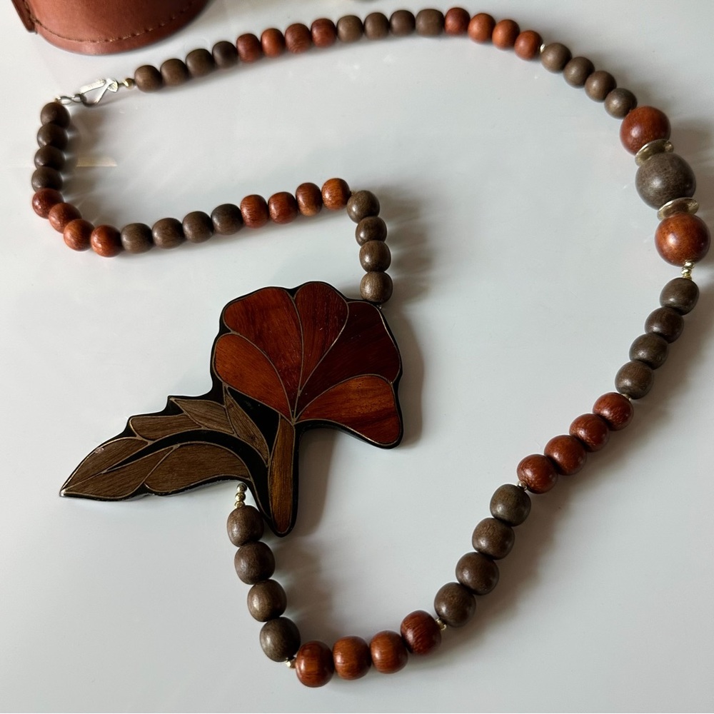 vintage mcm wooden floral necklace - Picture 3 of 3